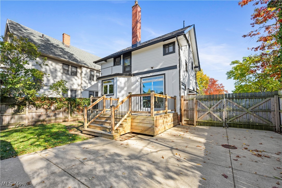 1320 Saint Charles Lakewood OH 44107
