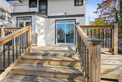 1320 Saint Charles Lakewood OH 44107