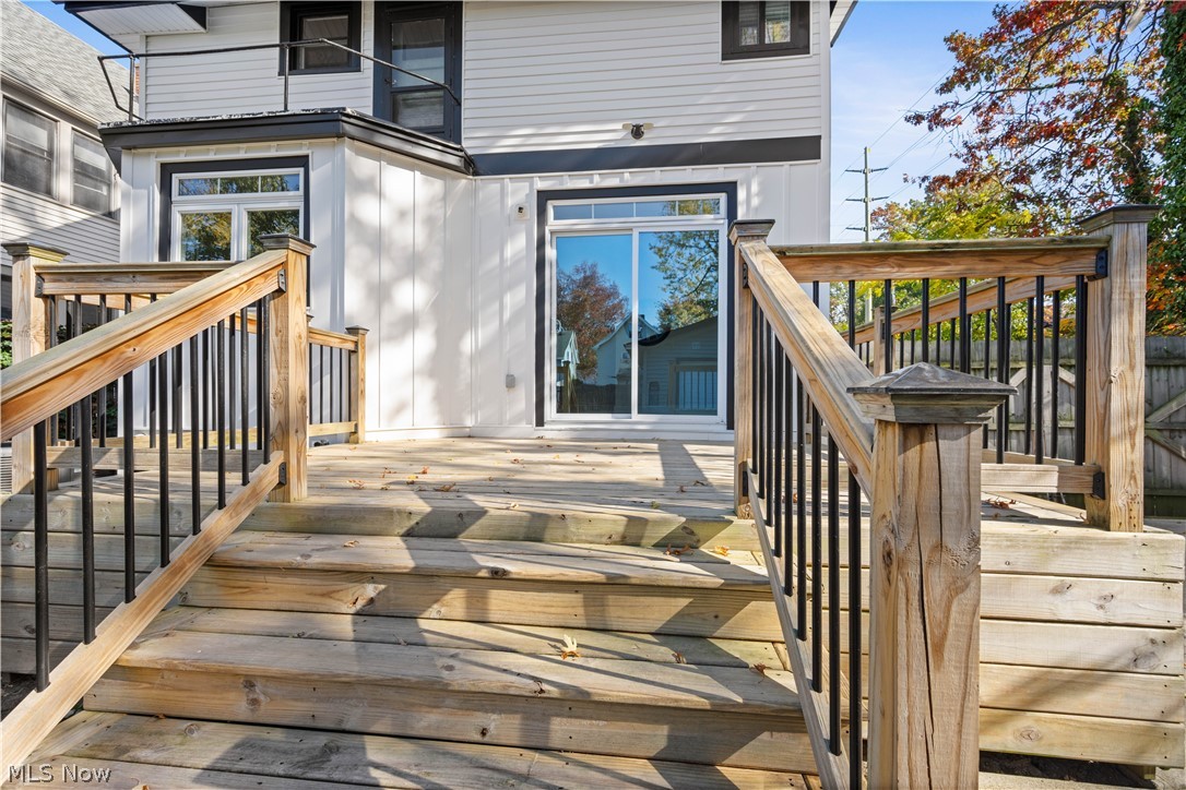 1320 Saint Charles Lakewood OH 44107
