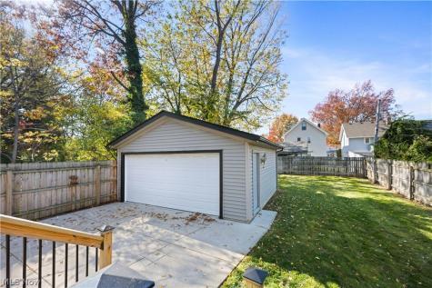 1320 Saint Charles Lakewood OH 44107