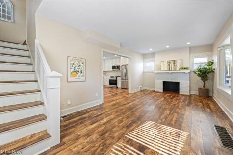 1320 Saint Charles Lakewood OH 44107