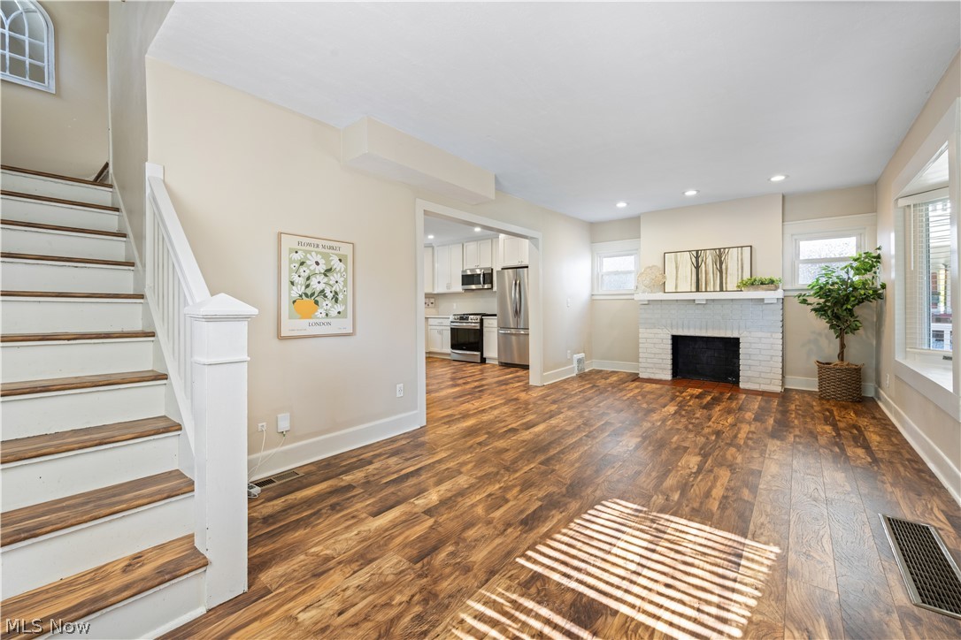1320 Saint Charles Lakewood OH 44107