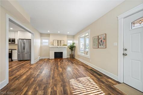 1320 Saint Charles Lakewood OH 44107