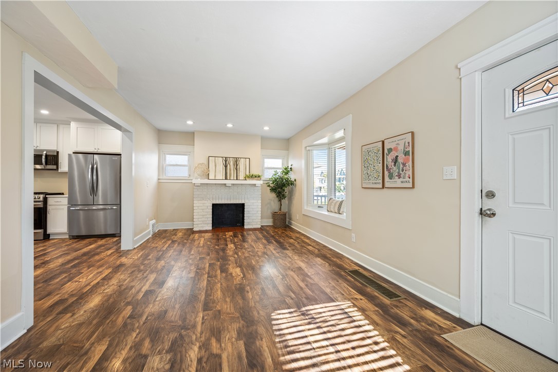 1320 Saint Charles Lakewood OH 44107