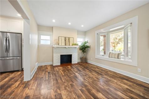 1320 Saint Charles Lakewood OH 44107