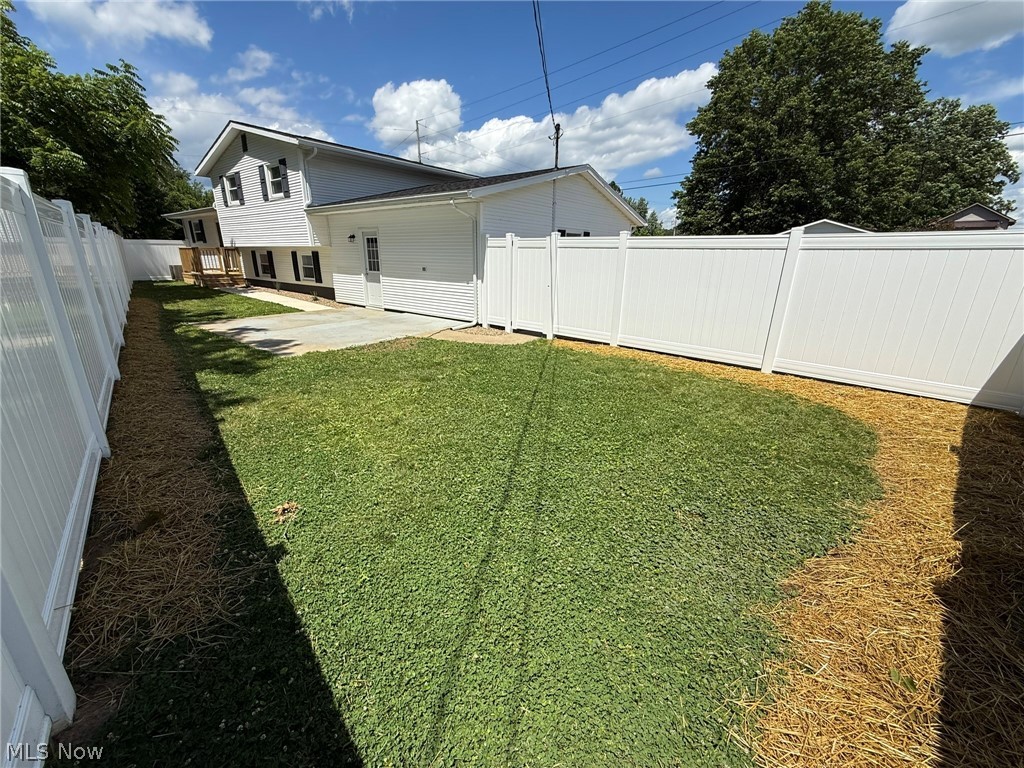 220 W 11th Street Uhrichsville OH 44683