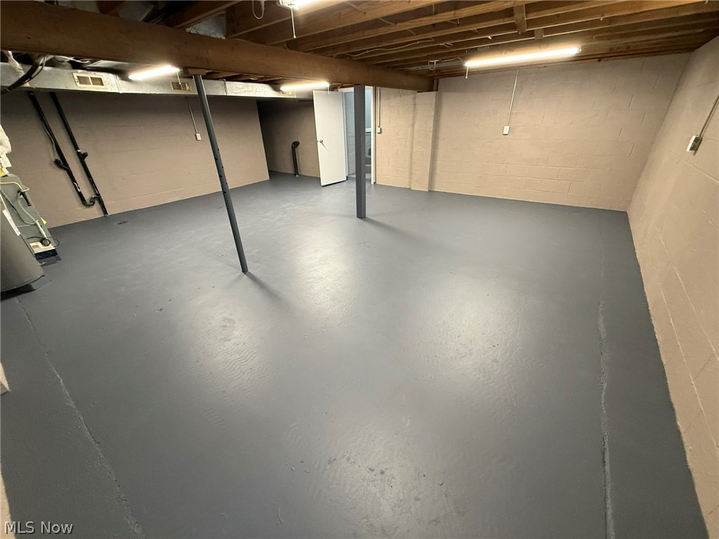 220 W 11th Street Uhrichsville OH 44683