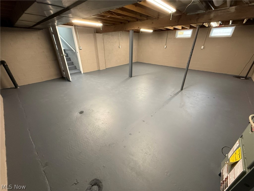 220 W 11th Street Uhrichsville OH 44683