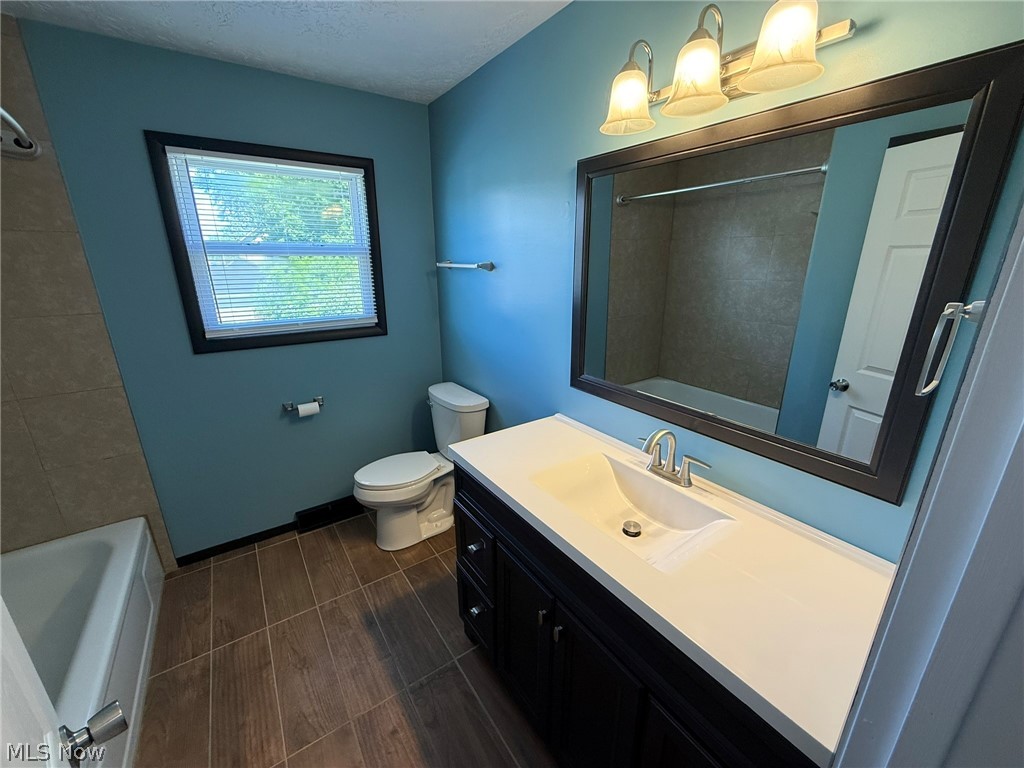 220 W 11th Street Uhrichsville OH 44683