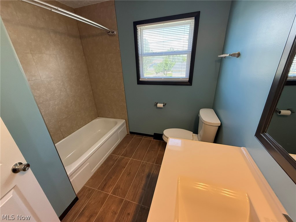 220 W 11th Street Uhrichsville OH 44683