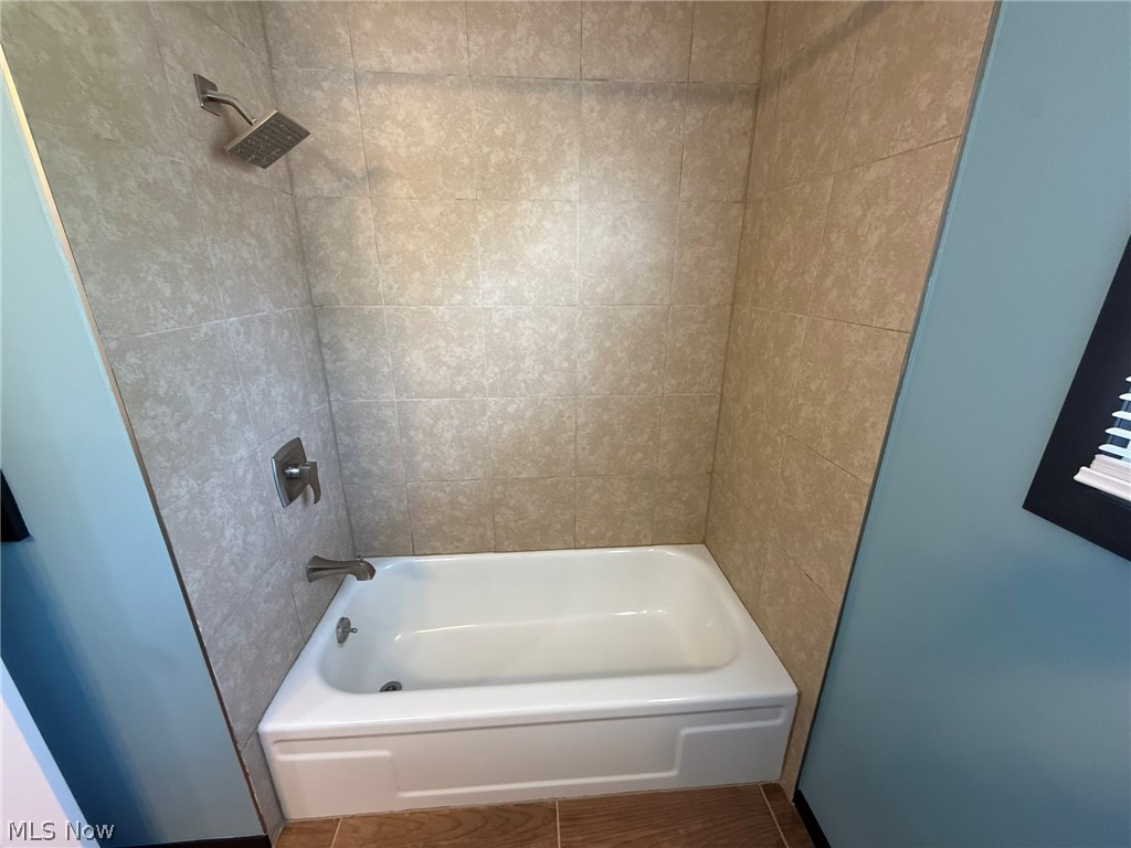 220 W 11th Street Uhrichsville OH 44683