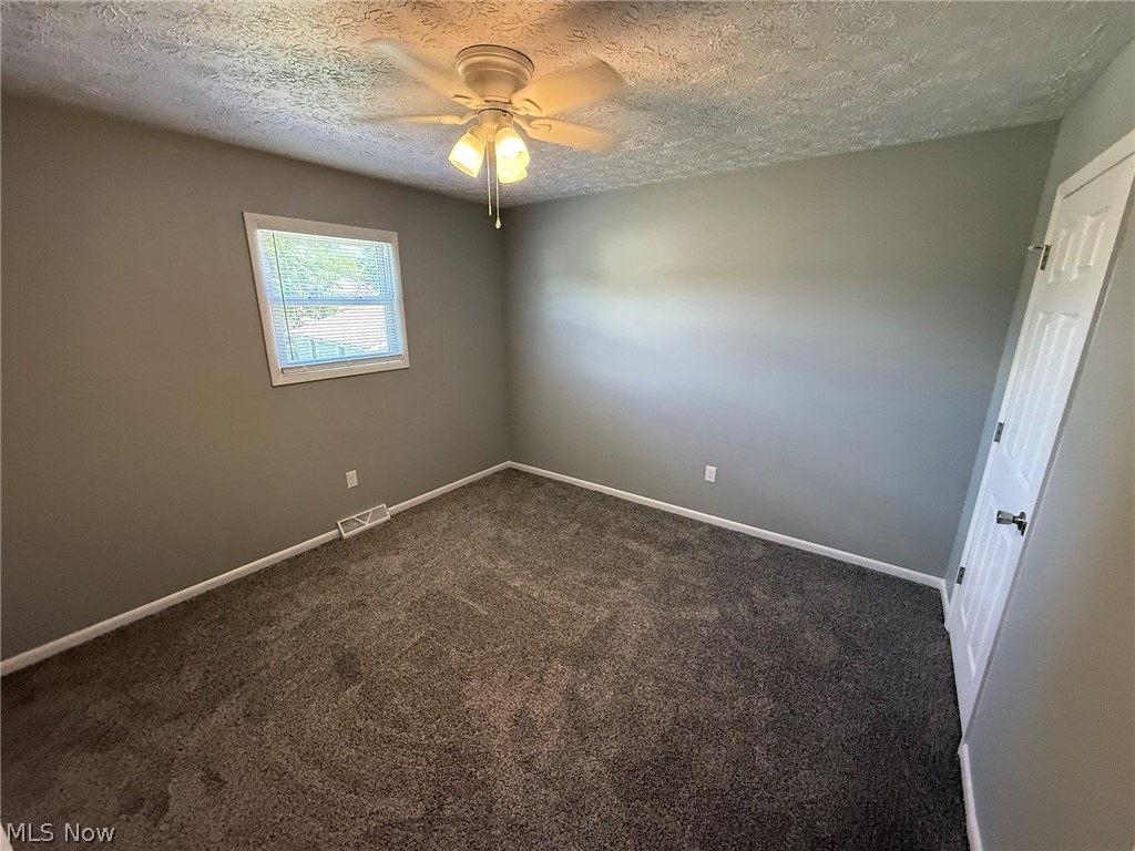 220 W 11th Street Uhrichsville OH 44683