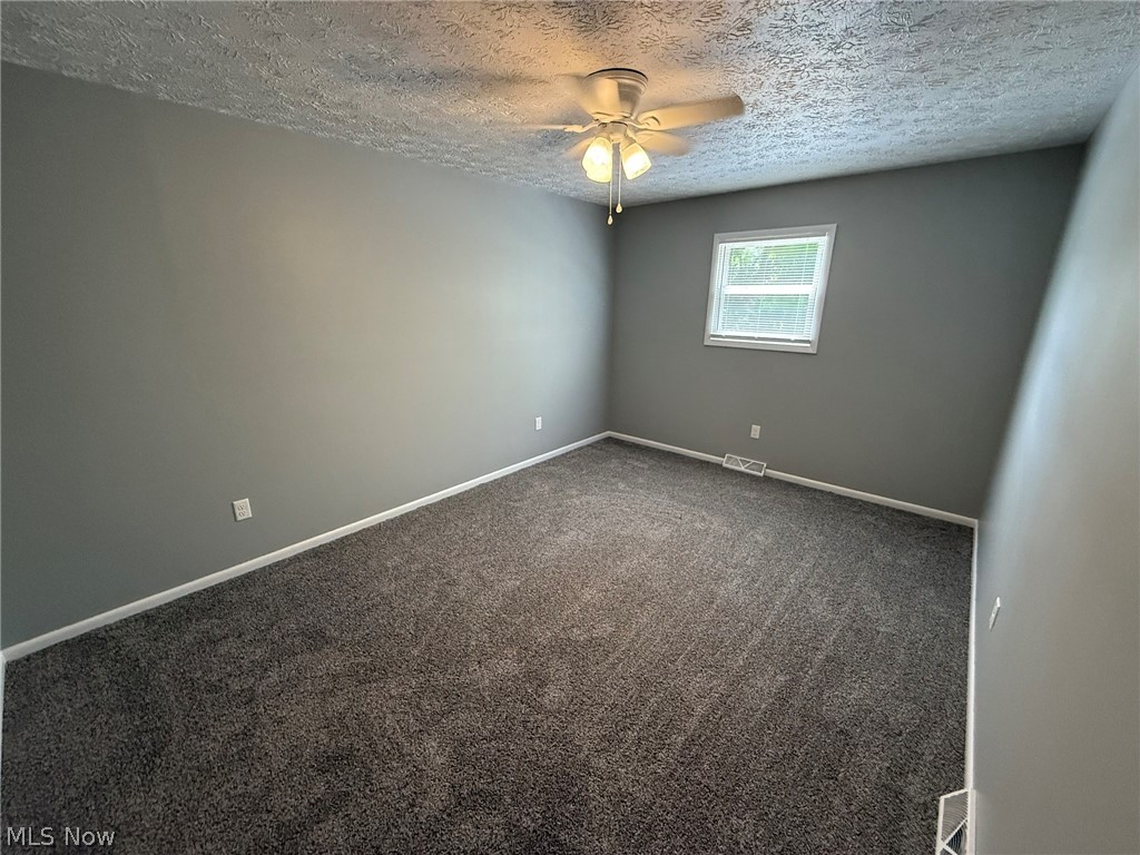 220 W 11th Street Uhrichsville OH 44683