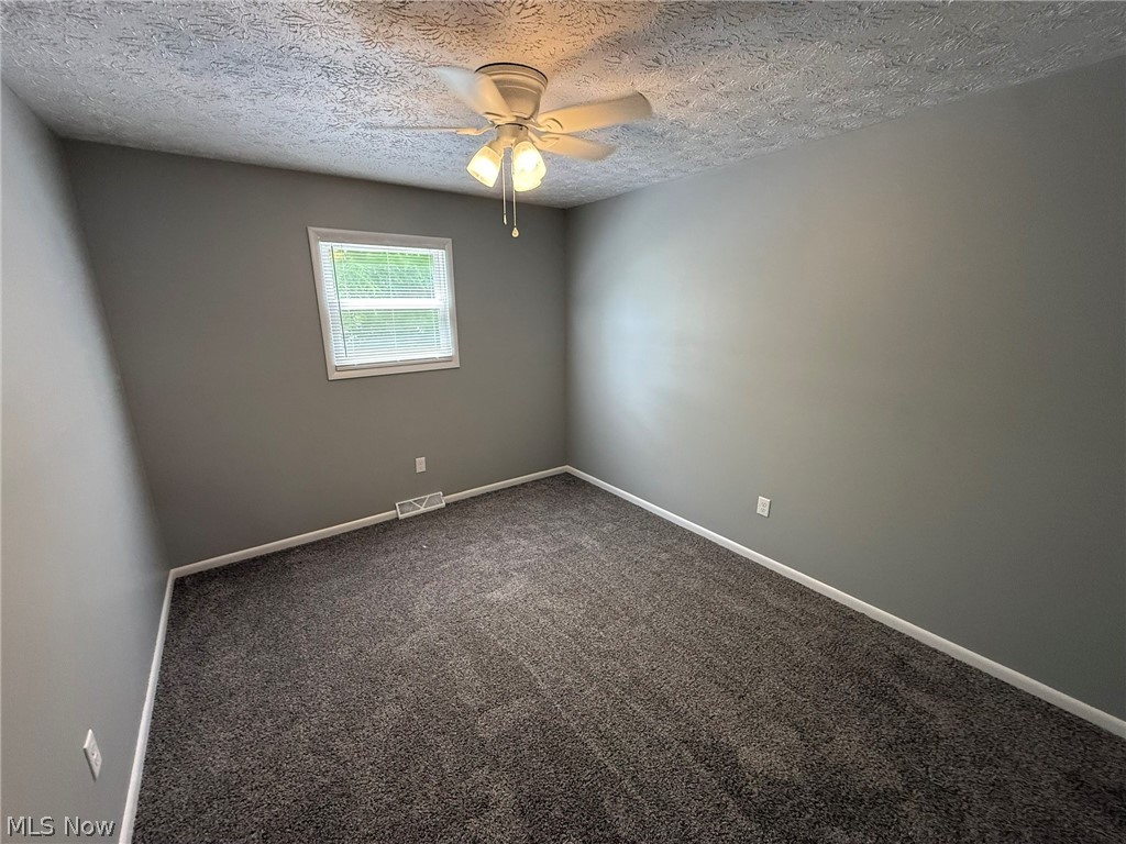 220 W 11th Street Uhrichsville OH 44683
