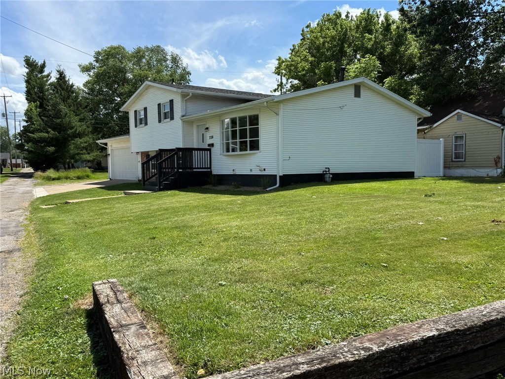 220 W 11th Street Uhrichsville OH 44683