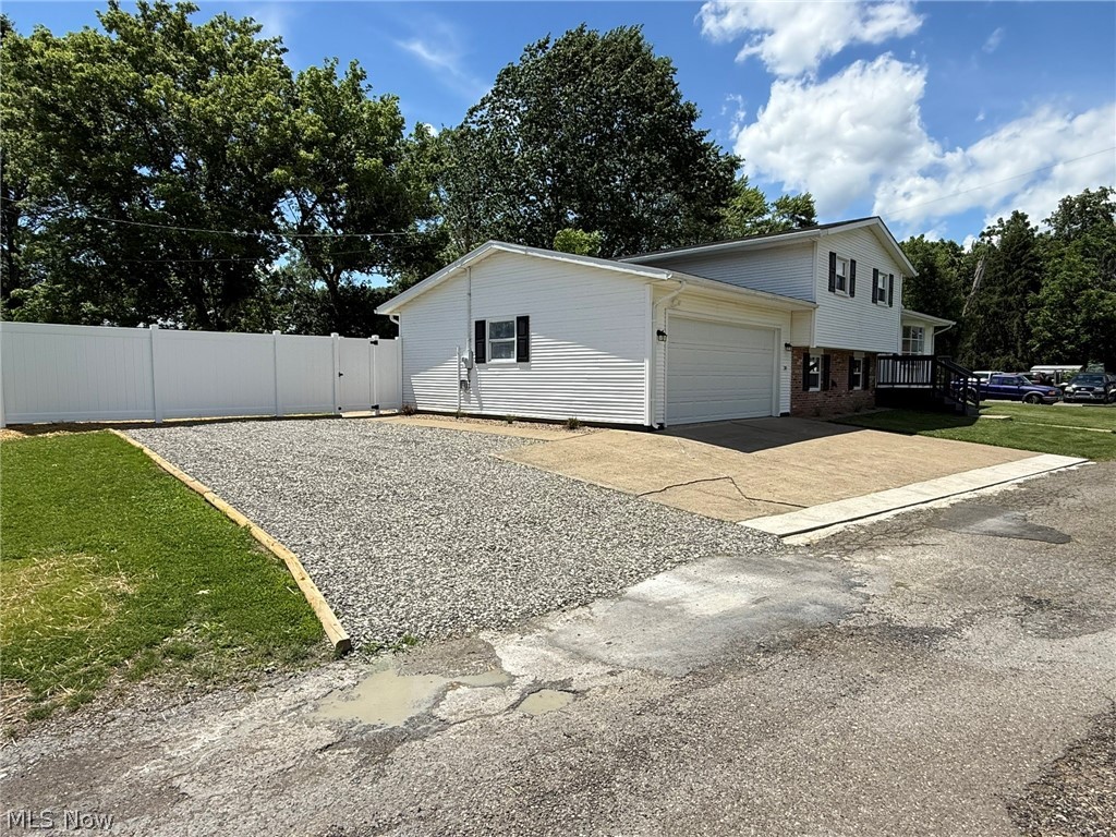 220 W 11th Street Uhrichsville OH 44683