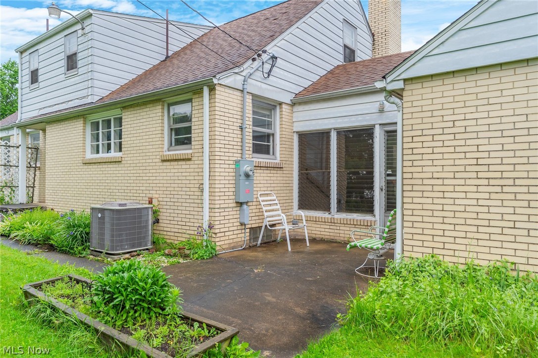 3130 Halsey Drive NE Warren OH 44483