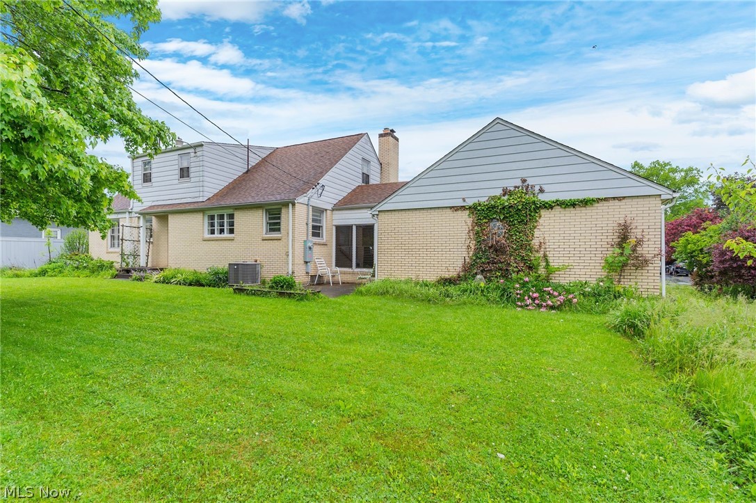 3130 Halsey Drive NE Warren OH 44483