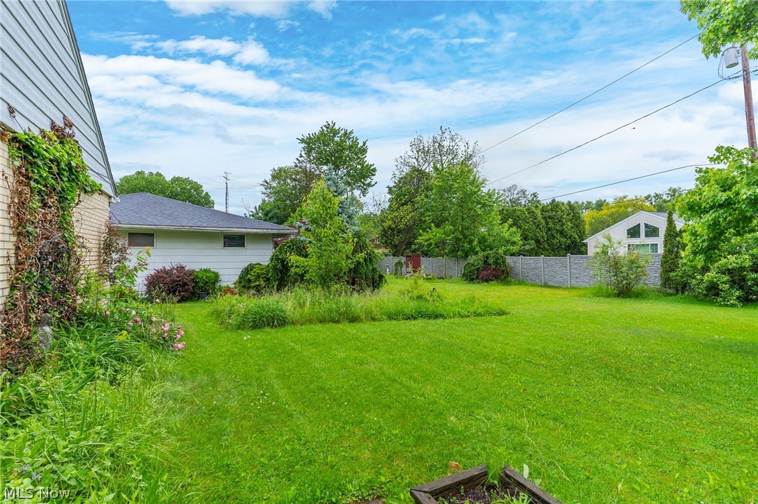 3130 Halsey Drive NE Warren OH 44483