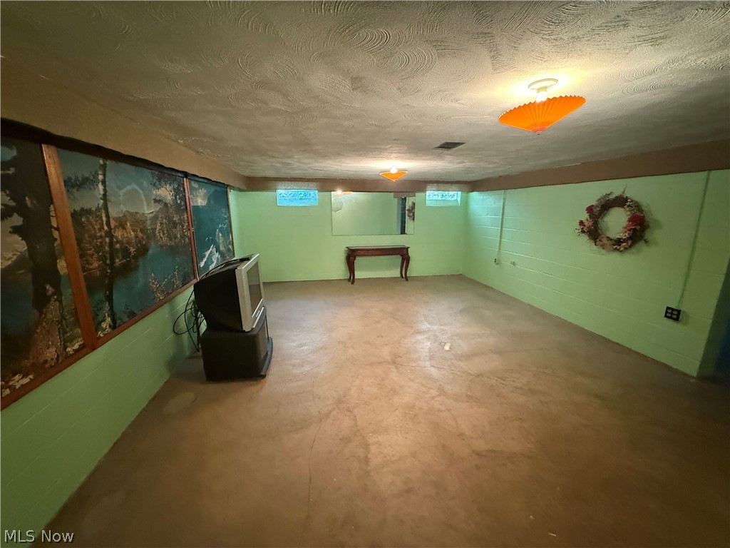 6108 Pearl Road Parma Heights OH 44130