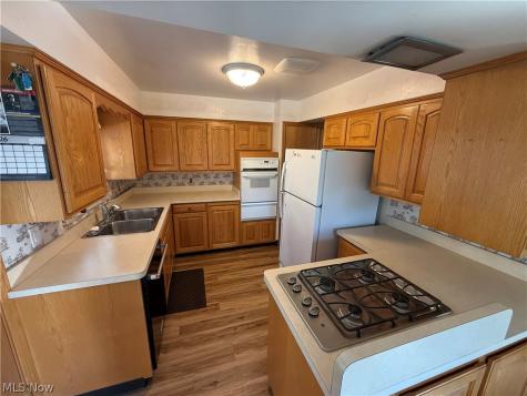 6108 Pearl Road Parma Heights OH 44130