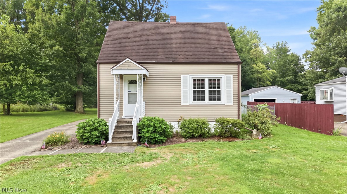 2036 Overland Avenue NE Warren OH 44483