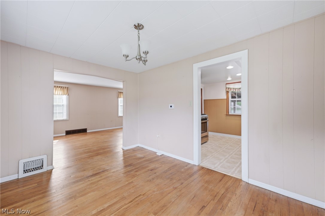 2036 Overland Avenue NE Warren OH 44483