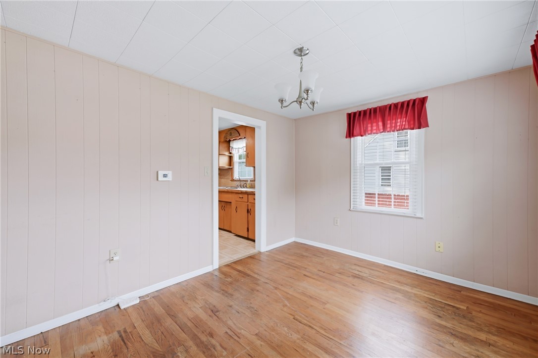 2036 Overland Avenue NE Warren OH 44483