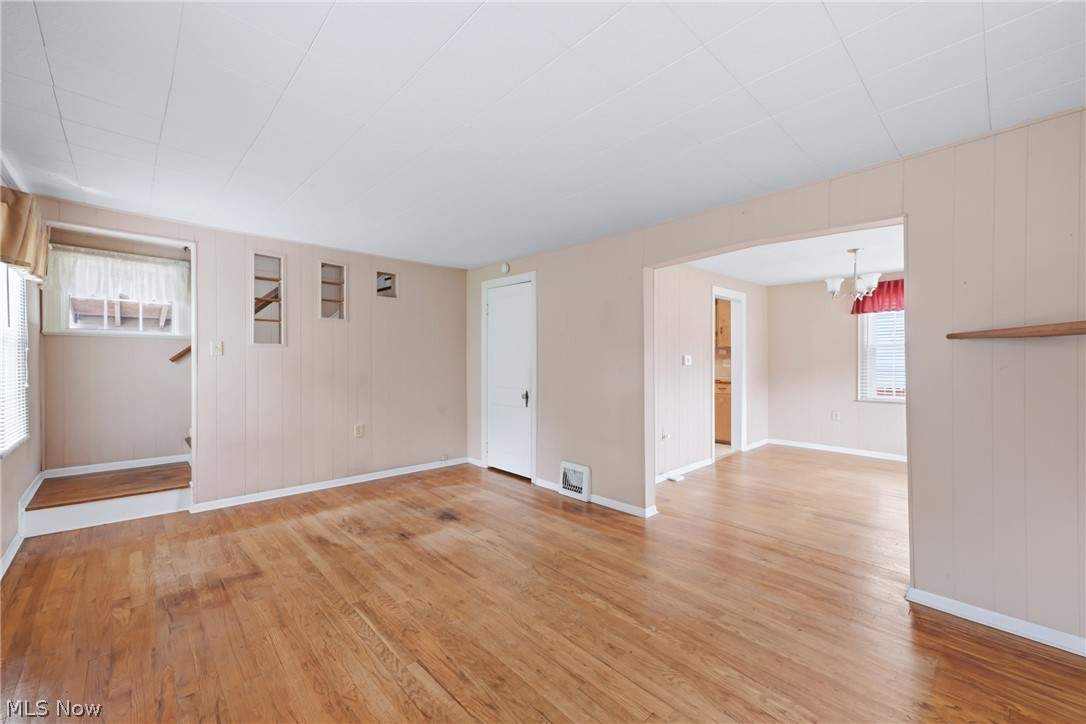 2036 Overland Avenue NE Warren OH 44483