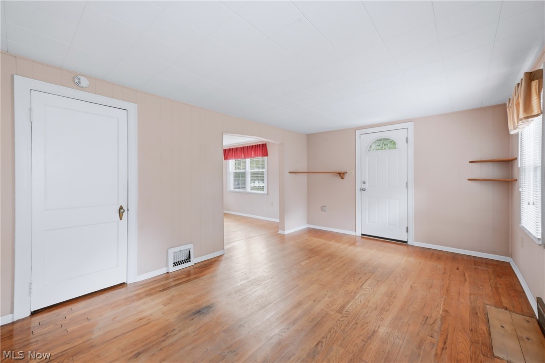 2036 Overland Avenue NE Warren OH 44483