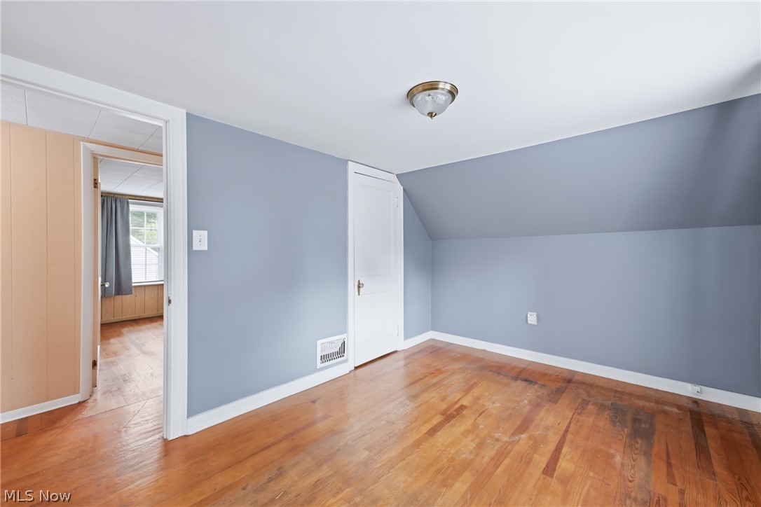 2036 Overland Avenue NE Warren OH 44483