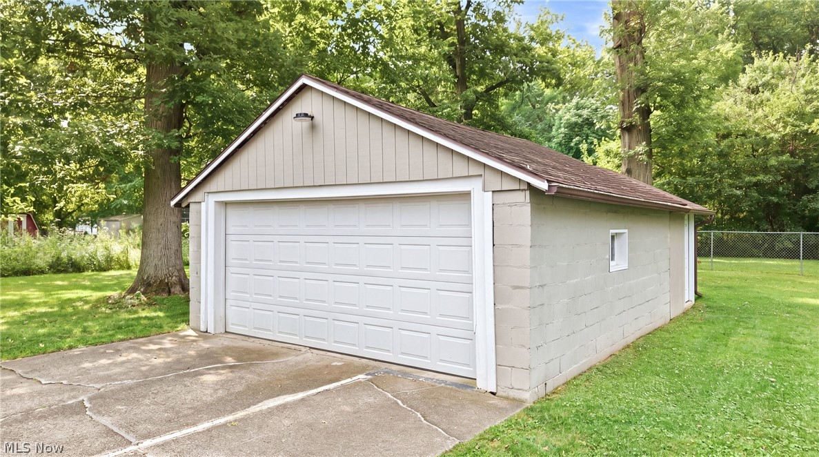 2036 Overland Avenue NE Warren OH 44483