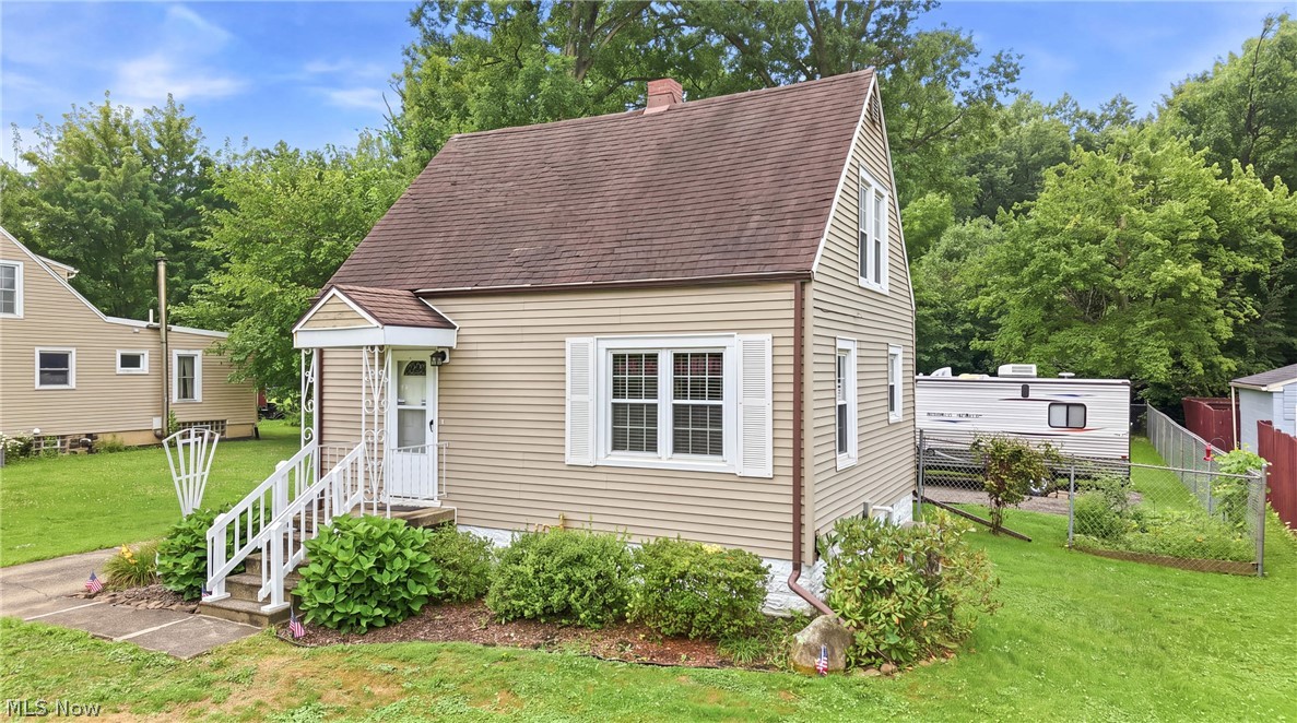 2036 Overland Avenue NE Warren OH 44483