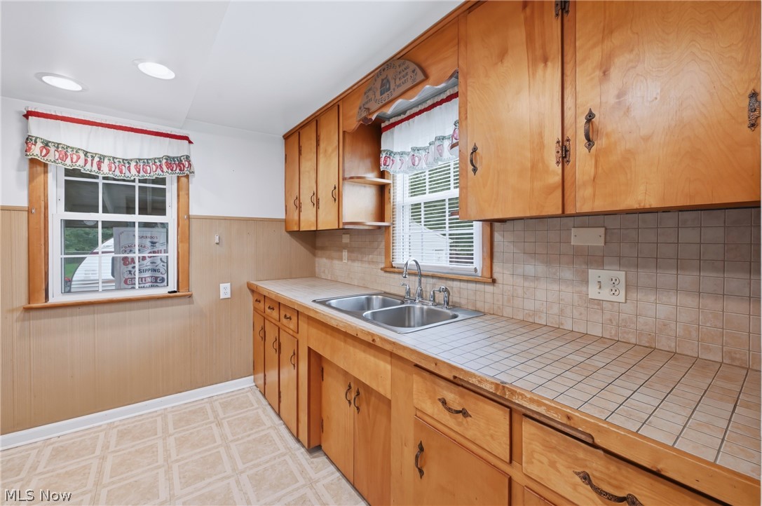 2036 Overland Avenue NE Warren OH 44483