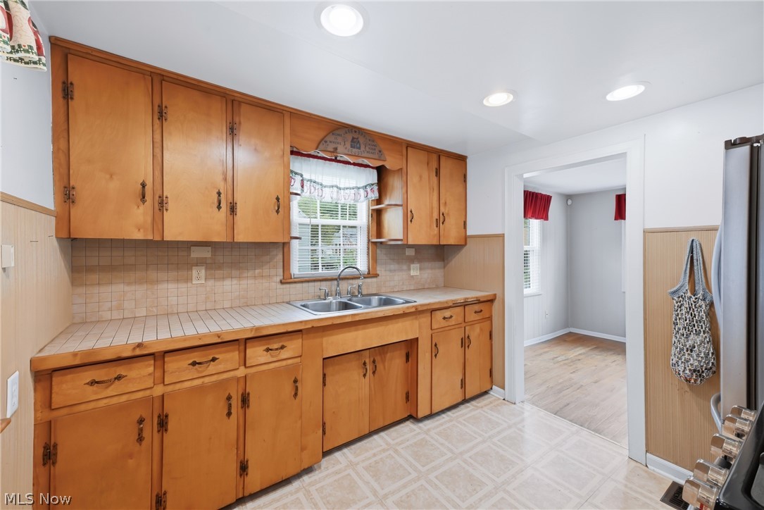 2036 Overland Avenue NE Warren OH 44483