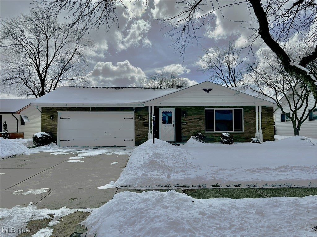 24339 S Oxford Oval North Olmsted OH 44070