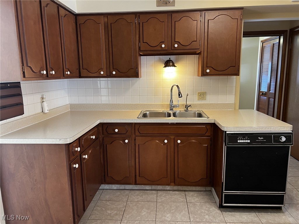 24339 S Oxford Oval North Olmsted OH 44070