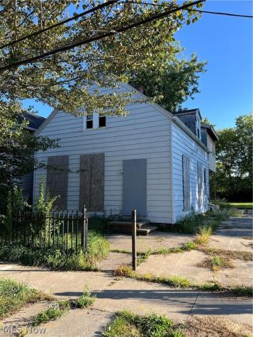 5911 Madison Avenue Cleveland OH 44102