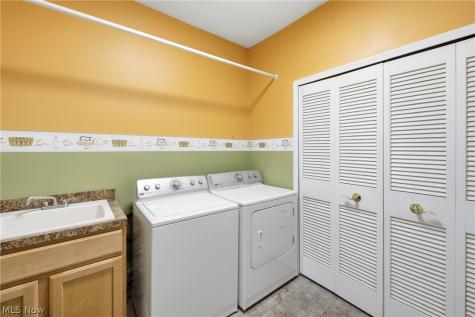 349 Springbrook Circle Elyria OH 44035
