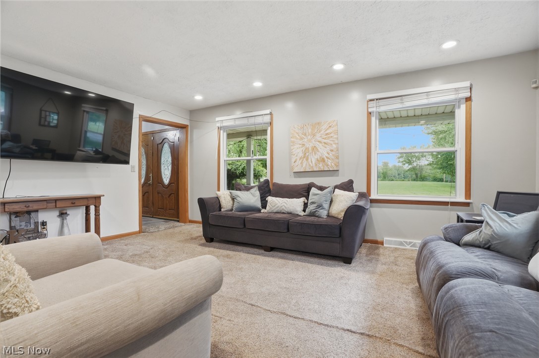 2697 Newton Tomlinson Newton Falls OH 44444