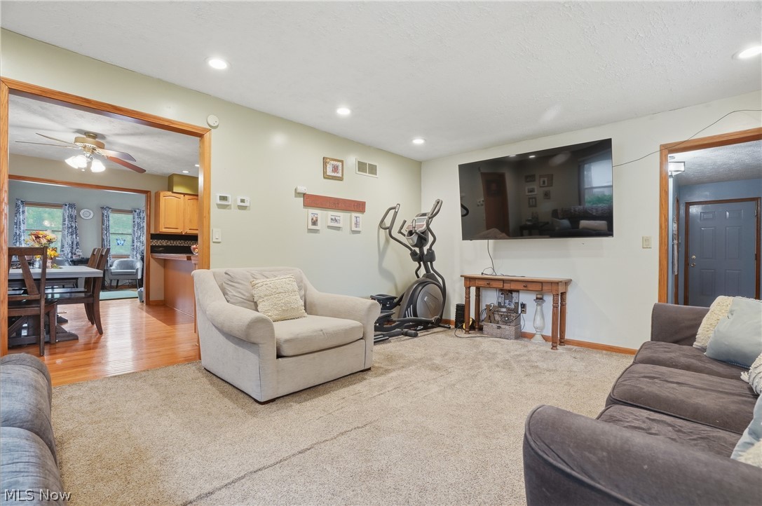 2697 Newton Tomlinson Newton Falls OH 44444
