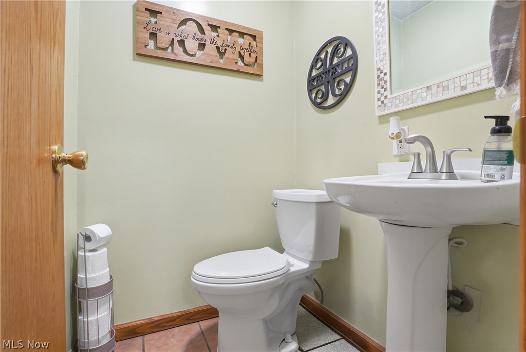 2697 Newton Tomlinson Newton Falls OH 44444
