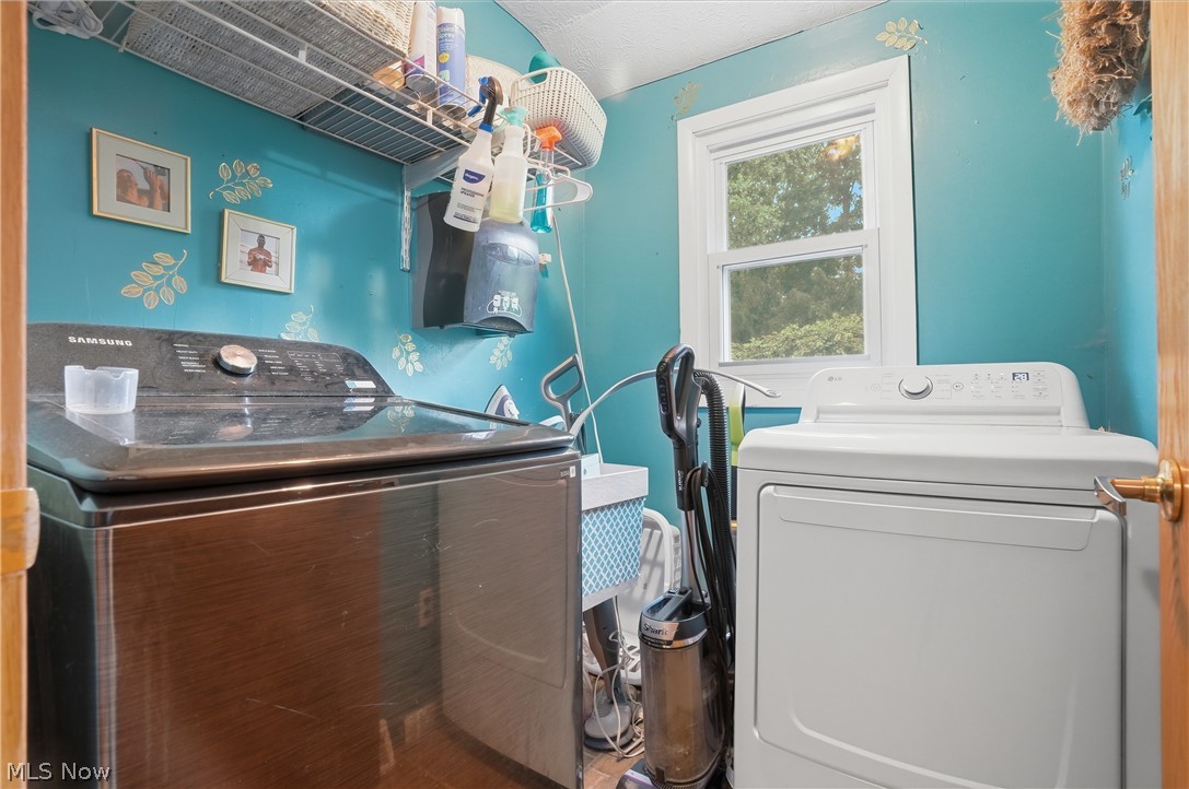2697 Newton Tomlinson Newton Falls OH 44444