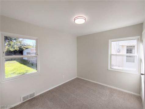 13807 Elsetta Avenue Cleveland OH 44135