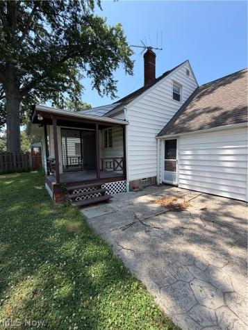 27570 Fullerwood Drive Euclid OH 44132