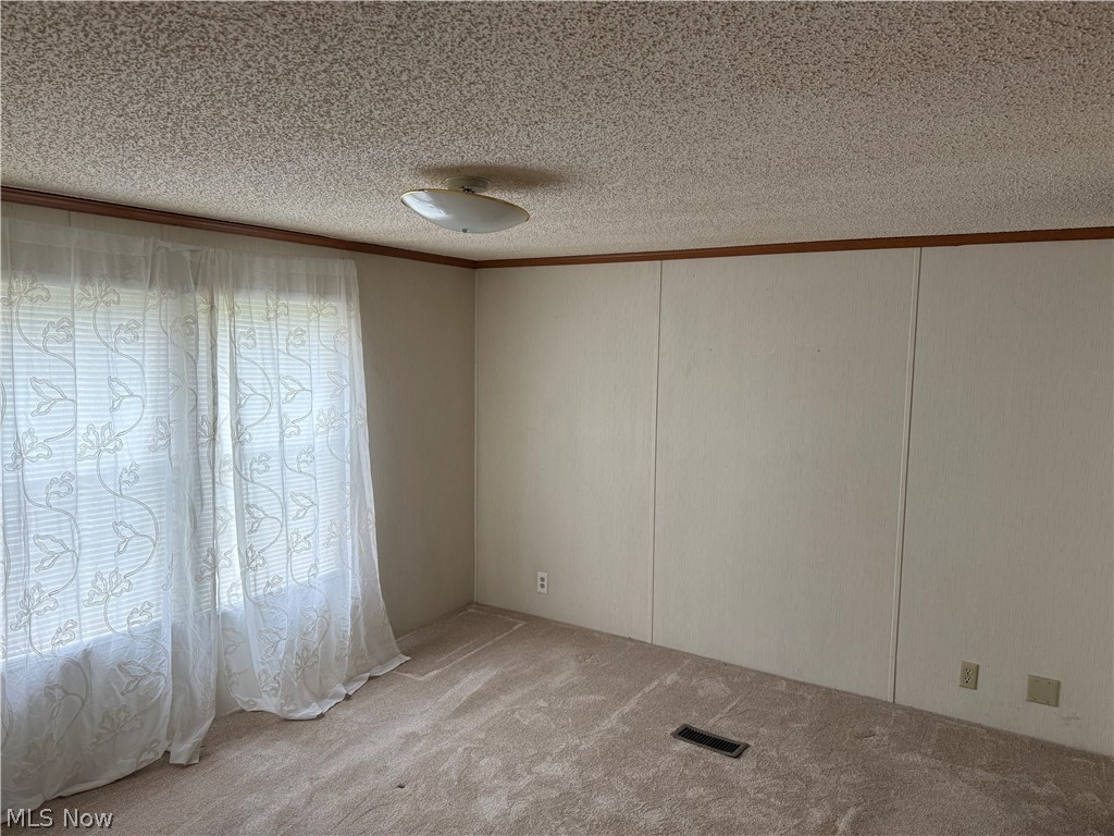 43 S Outer Drive Vienna OH 44473