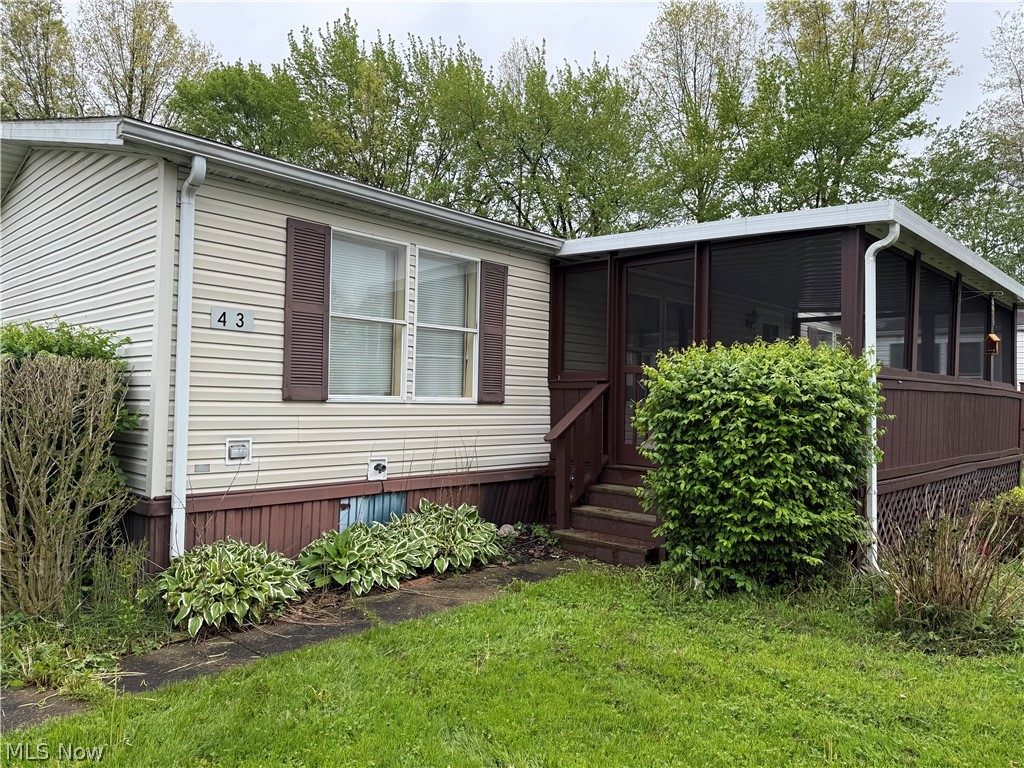 43 S Outer Drive Vienna OH 44473