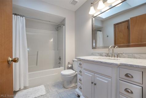 578 Red Oak Lane Bay Village OH 44140