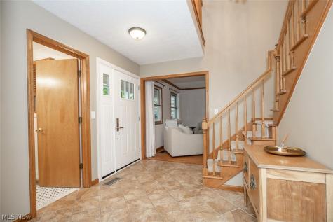 578 Red Oak Lane Bay Village OH 44140