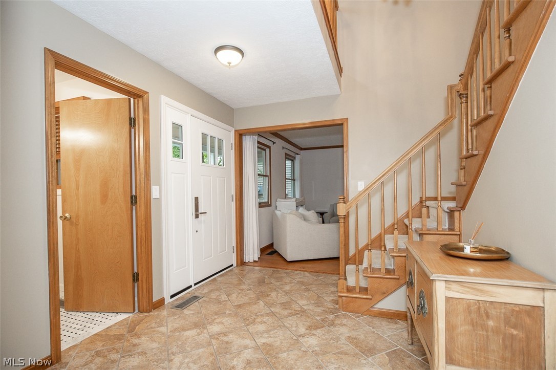 578 Red Oak Lane Bay Village OH 44140